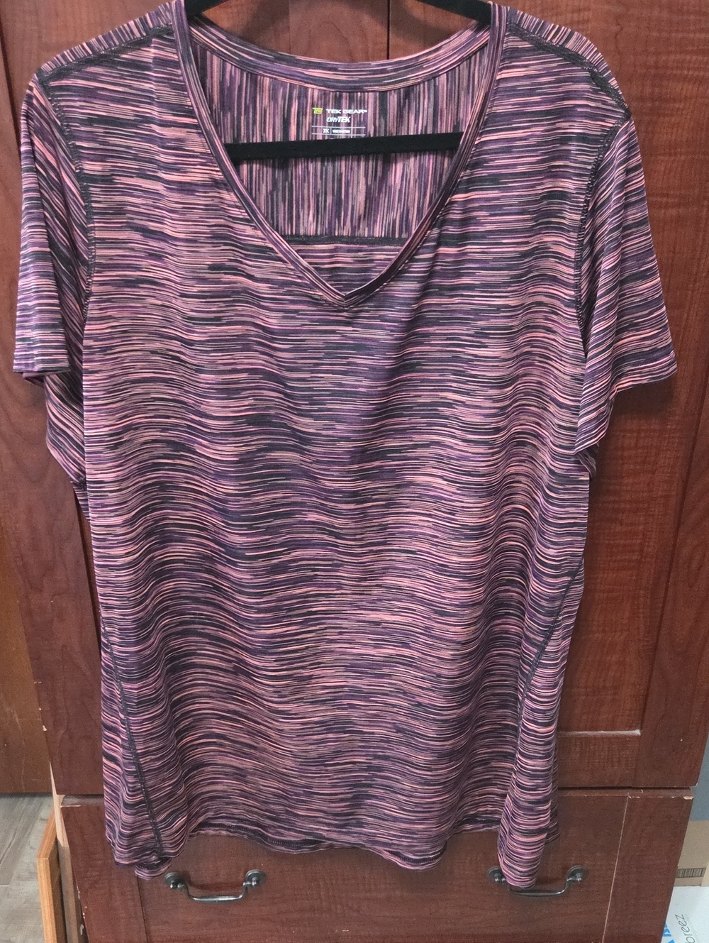 tek gear Short Sleeve V-Neck Tee in Pink and Black Space-Dye